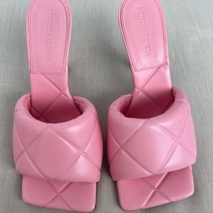 SOLD!!! BOTTEGA VENTA LEATHER MULES